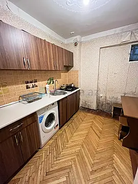 Satılır 2 otaqlı köhnə tikili 65 m²