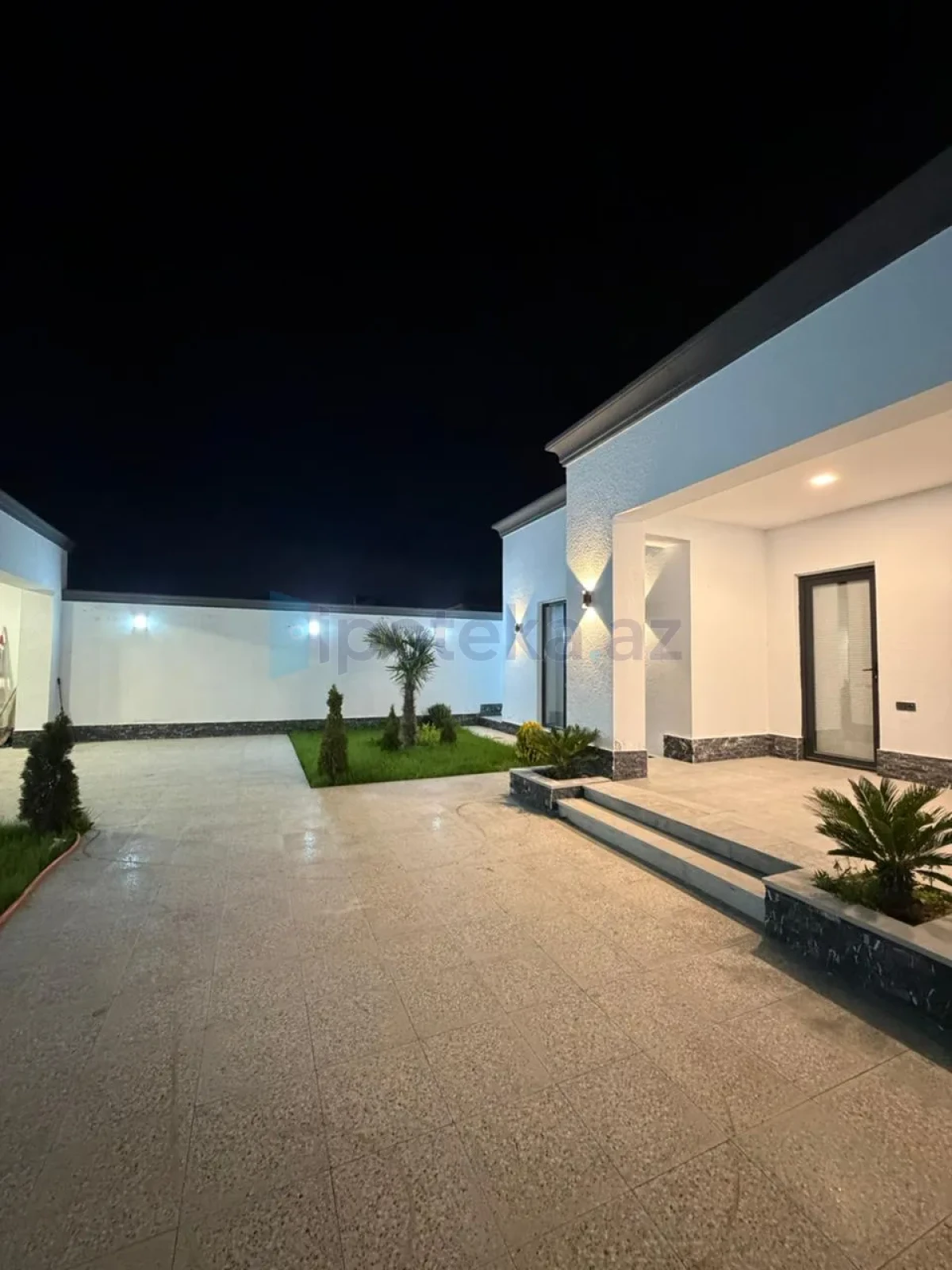 Satılır 4 otaqlı mənzil 175 m²