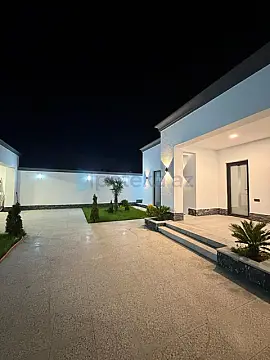 Satılır 4 otaqlı mənzil 175 m²