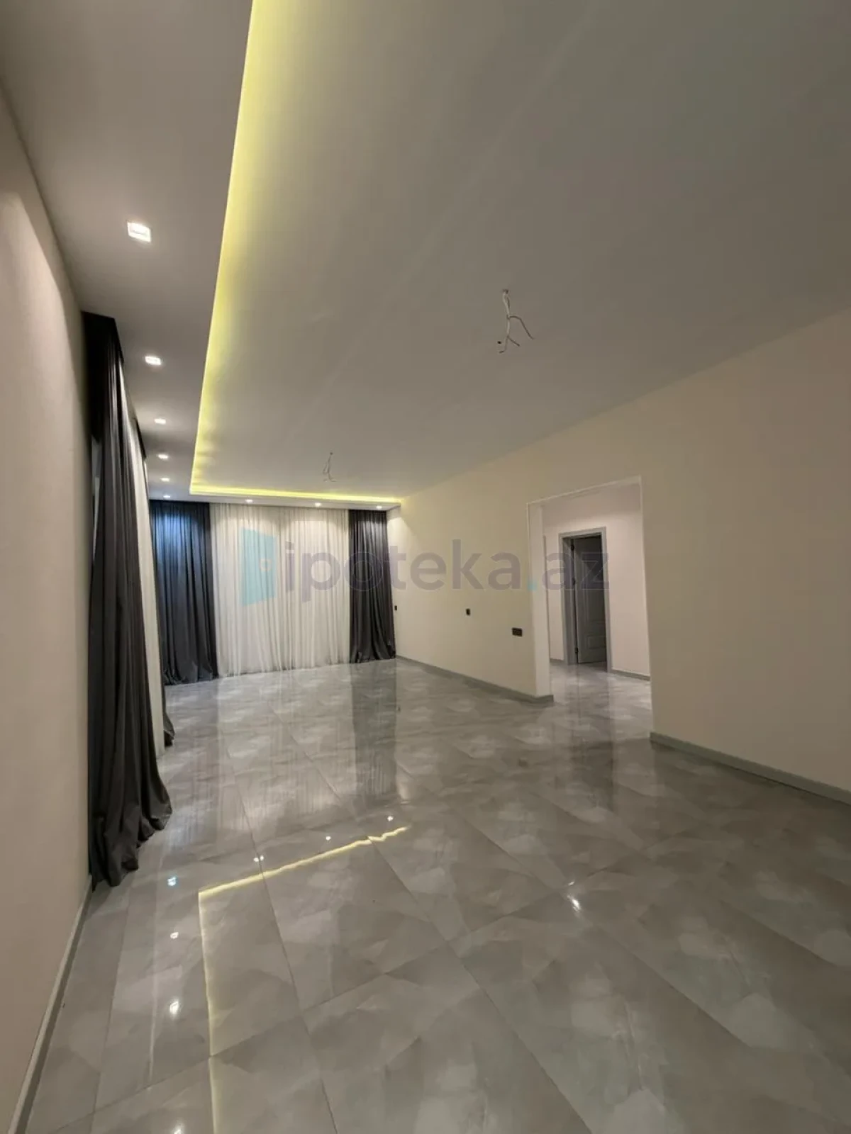 Satılır 4 otaqlı mənzil 175 m²