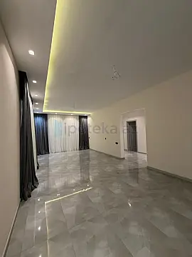 Satılır 4 otaqlı mənzil 175 m²