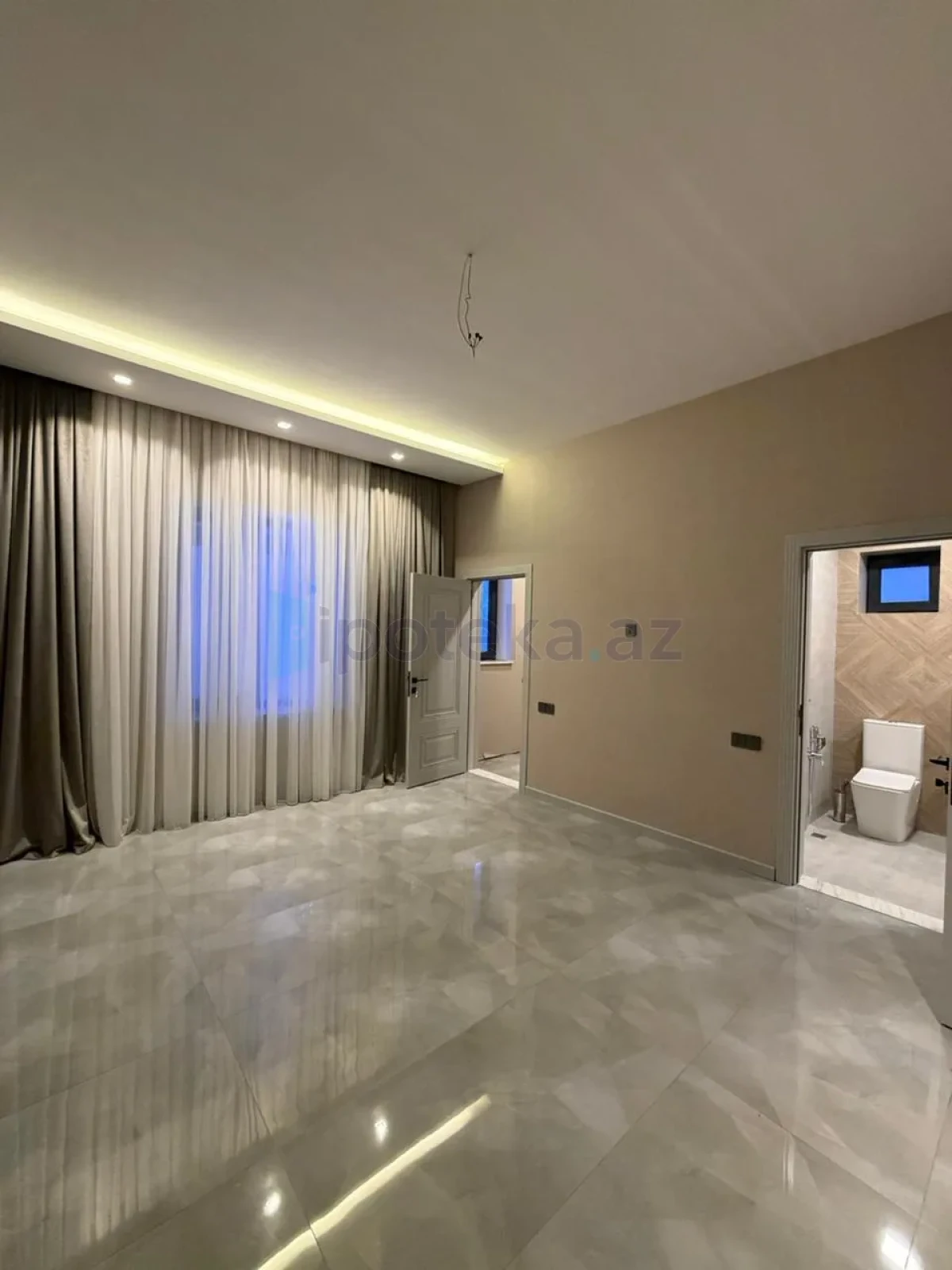 Satılır 4 otaqlı mənzil 175 m²