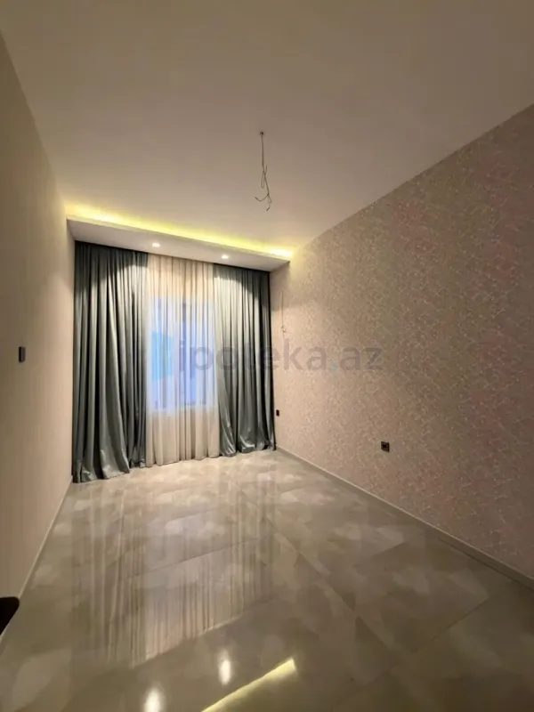 Satılır 4 otaqlı mənzil 175 m²