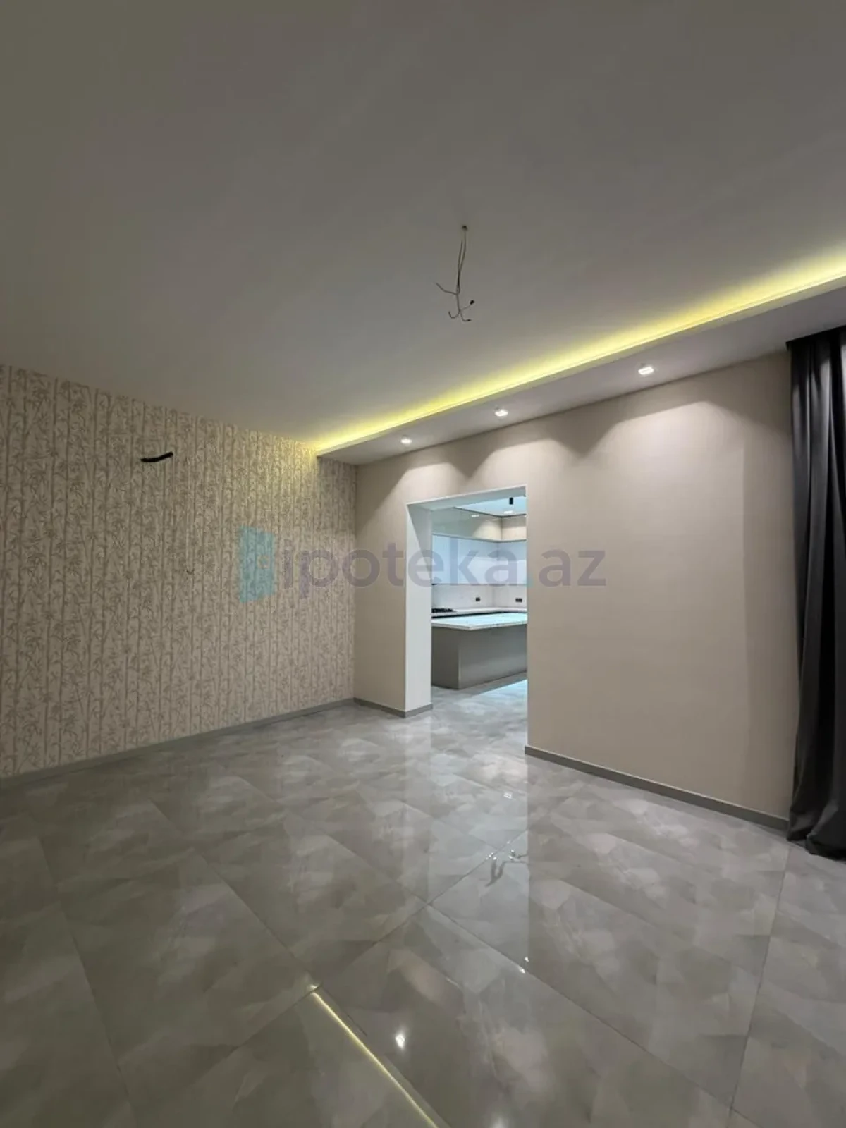 Satılır 4 otaqlı mənzil 175 m²