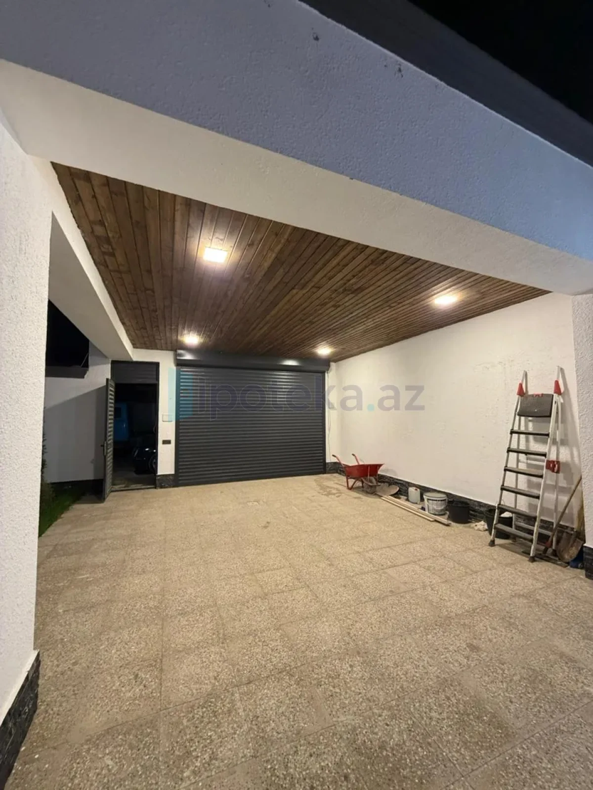 Satılır 4 otaqlı mənzil 175 m²
