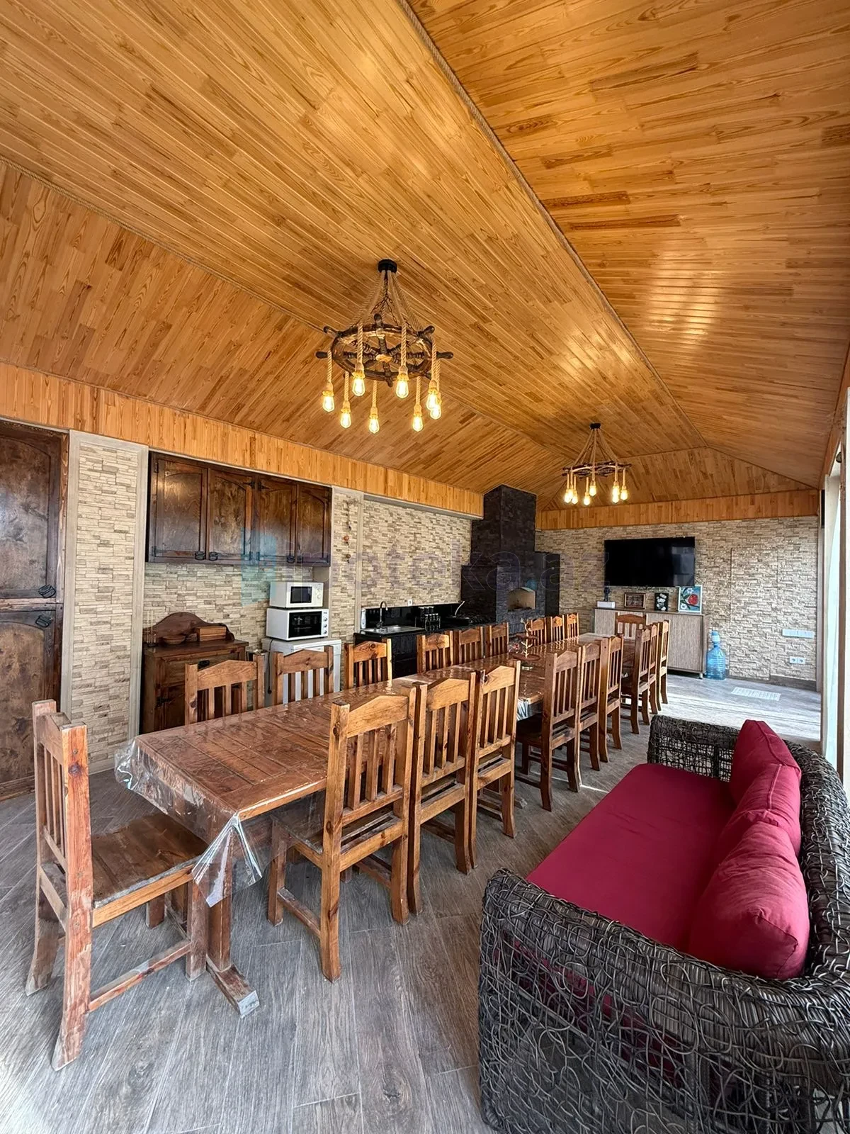 Satılır 10 otaqlı həyət evi 690 m²