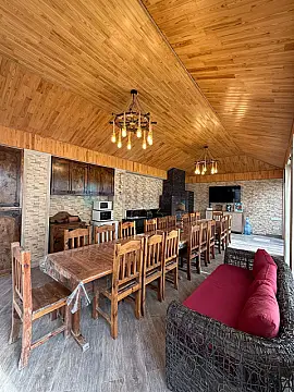 Satılır 10 otaqlı həyət evi 690 m²