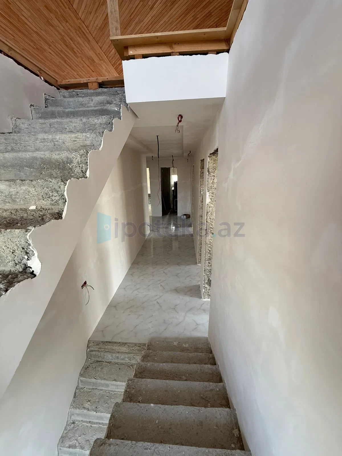 Satılır 10 otaqlı həyət evi 690 m²