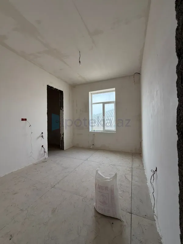 Satılır 10 otaqlı həyət evi 690 m²
