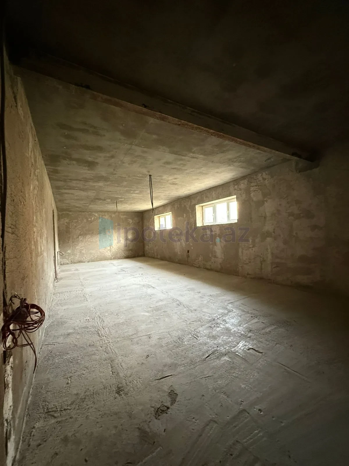 Satılır 10 otaqlı həyət evi 690 m²