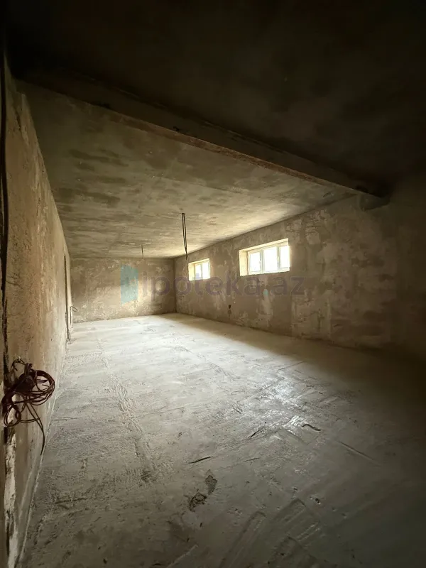 Satılır 10 otaqlı həyət evi 690 m²