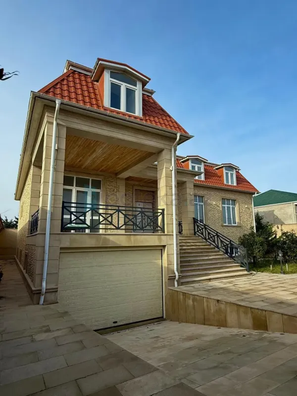 Satılır 10 otaqlı həyət evi 690 m²