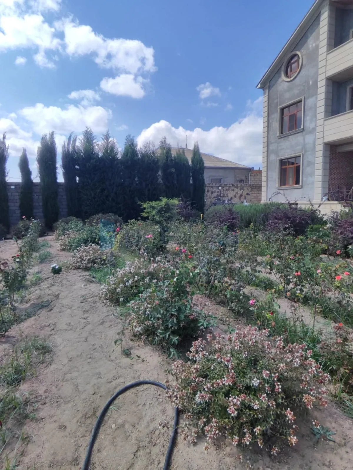 Satılır 5 otaqlı həyət evi 504 m²