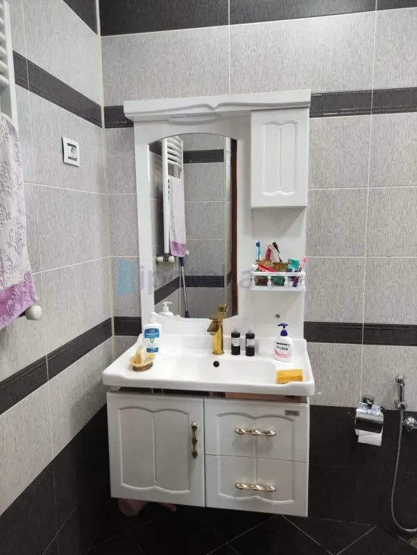 Satılır 5 otaqlı həyət evi 504 m²