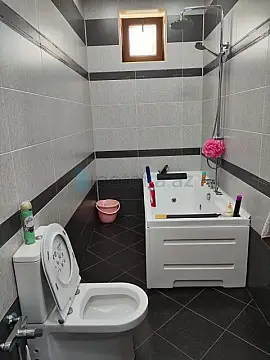 Satılır 5 otaqlı həyət evi 504 m²