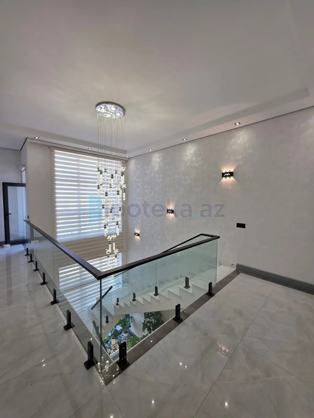 Satılır 5 otaqlı mənzil 280 m²