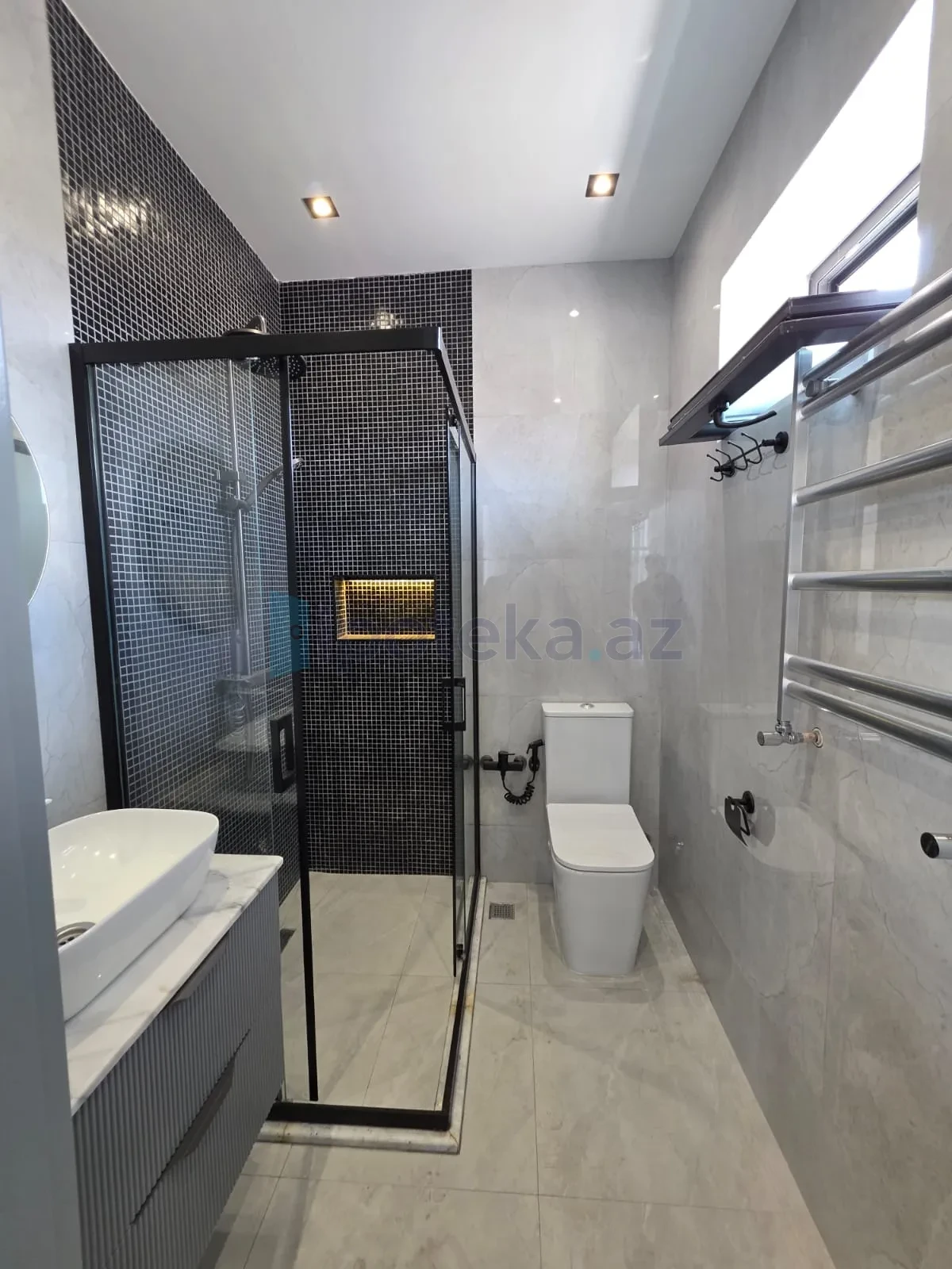 Satılır 5 otaqlı mənzil 280 m²