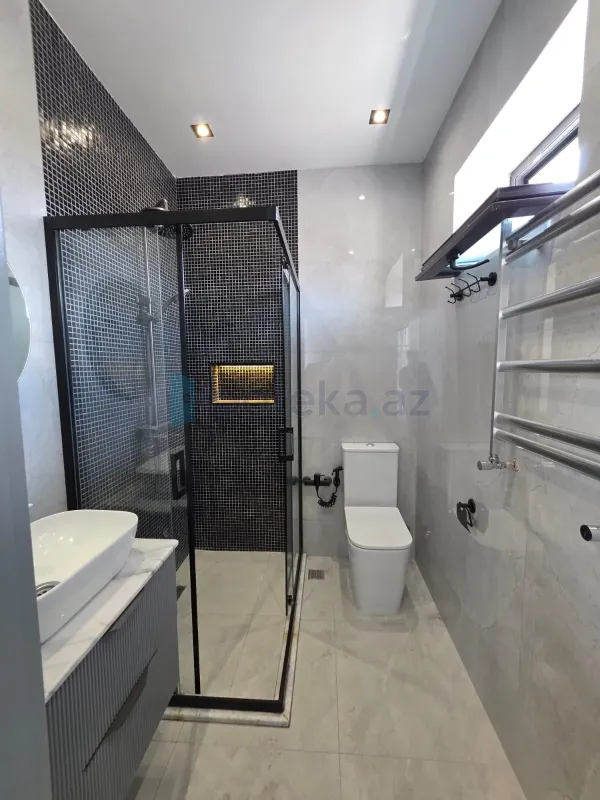 Satılır 5 otaqlı mənzil 280 m²