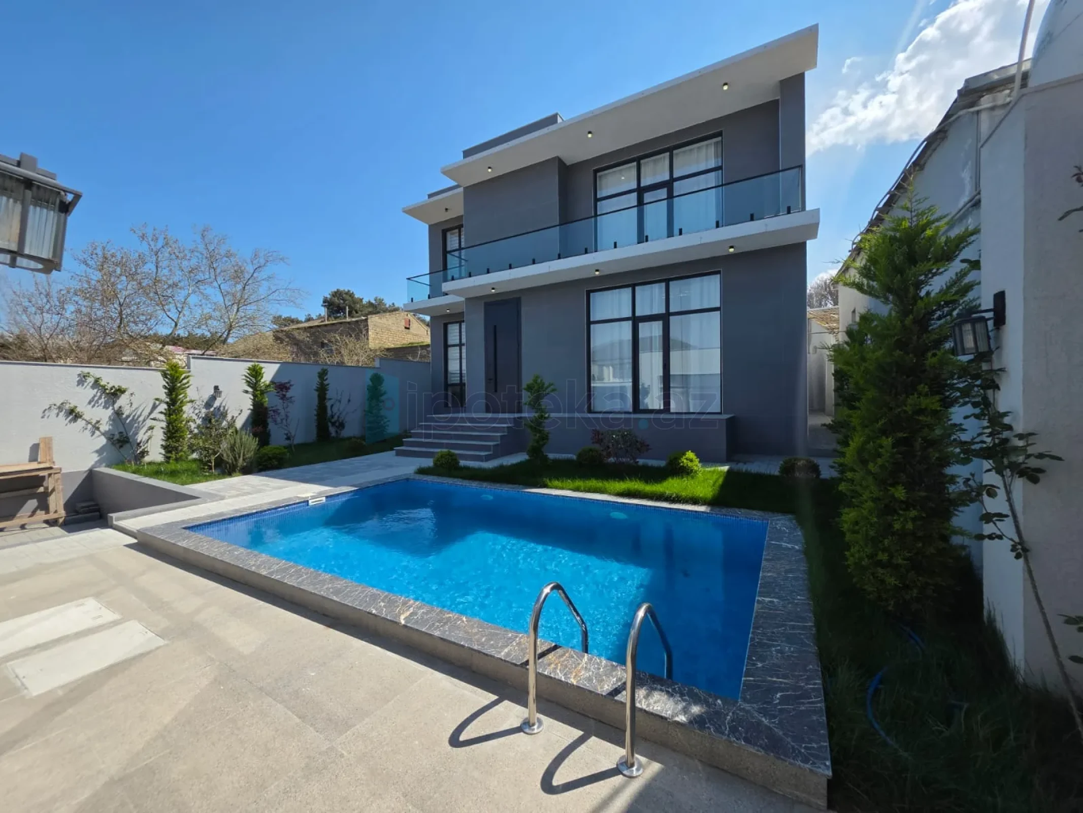 Satılır 5 otaqlı mənzil 280 m²