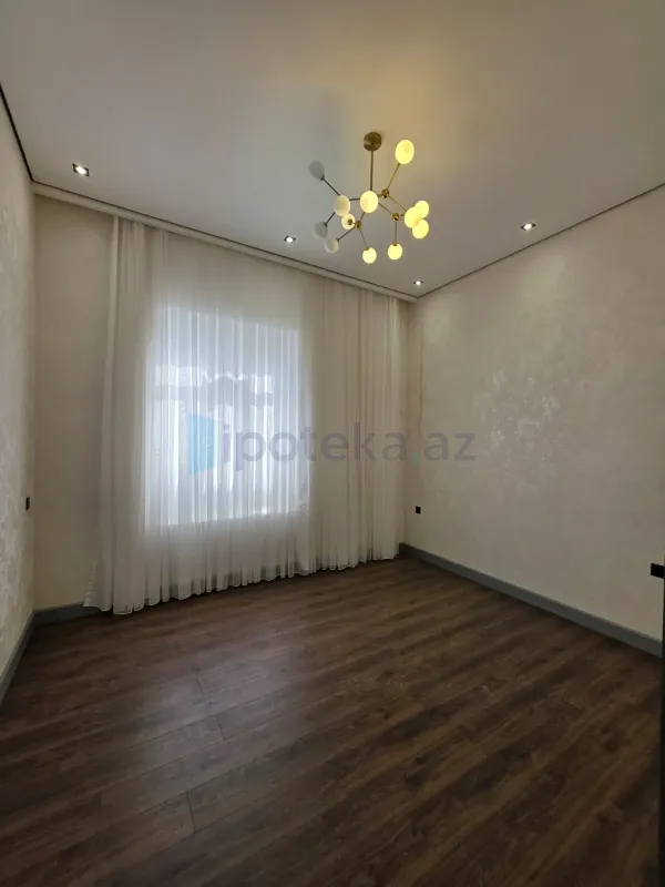 Satılır 5 otaqlı mənzil 280 m²