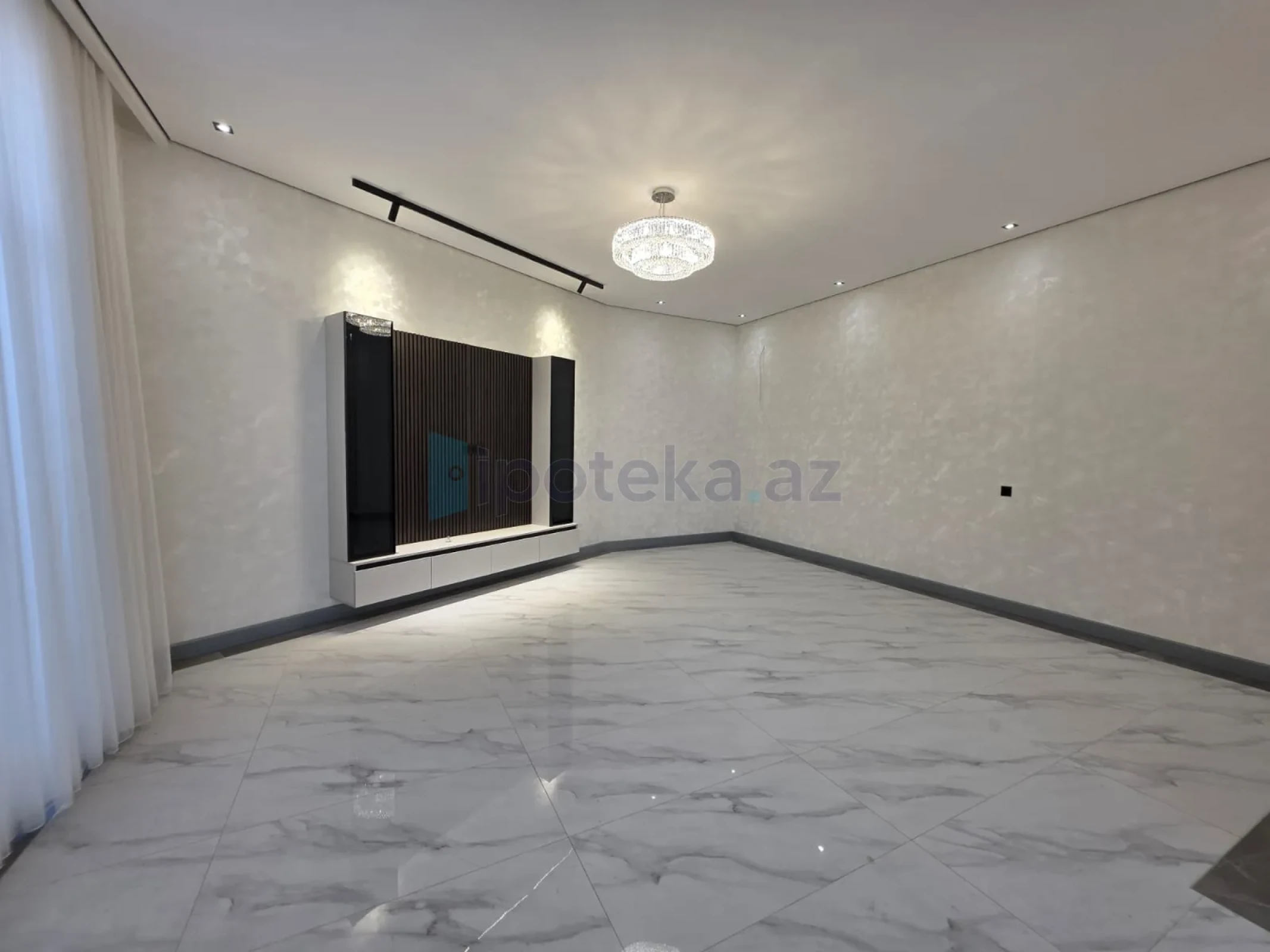 Satılır 5 otaqlı mənzil 280 m²