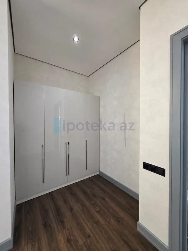 Satılır 5 otaqlı mənzil 280 m²