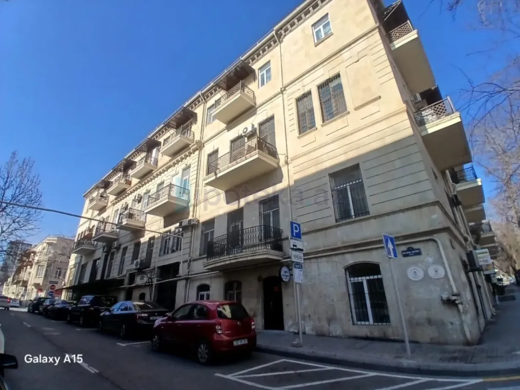 Satılır 4 otaqlı köhnə tikili 120 m²