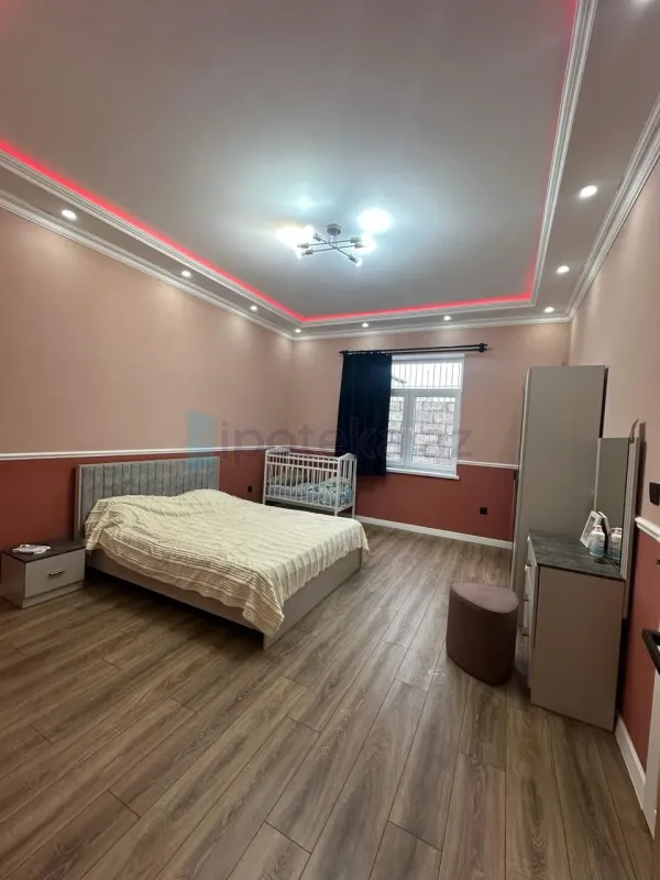 Satılır 4 otaqlı həyət evi 200 m²