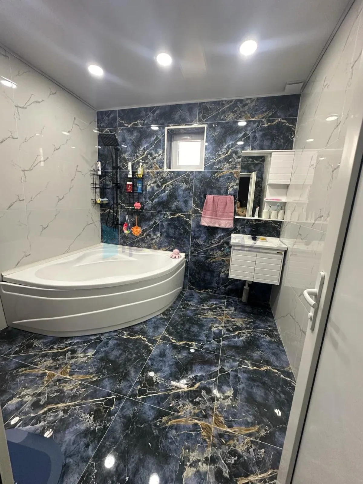 Satılır 4 otaqlı həyət evi 200 m²