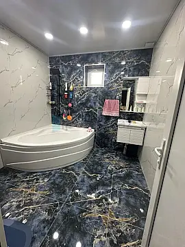 Satılır 4 otaqlı həyət evi 200 m²