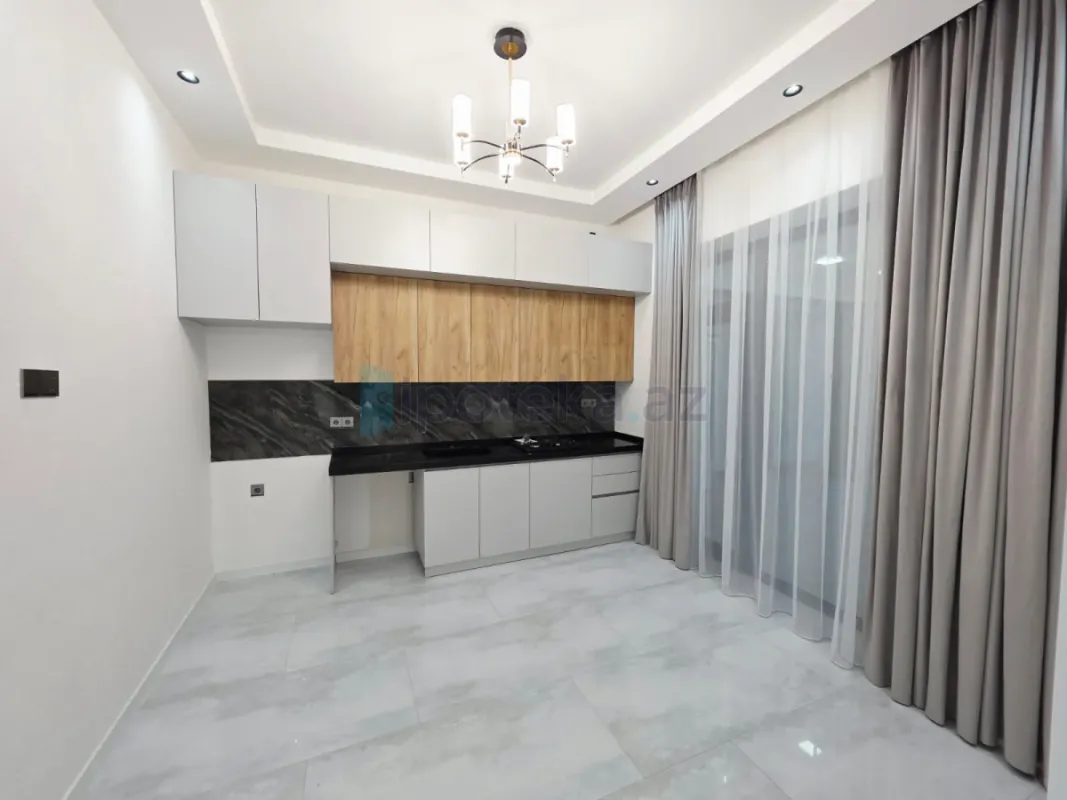 Satılır 4 otaqlı mənzil 140 m²