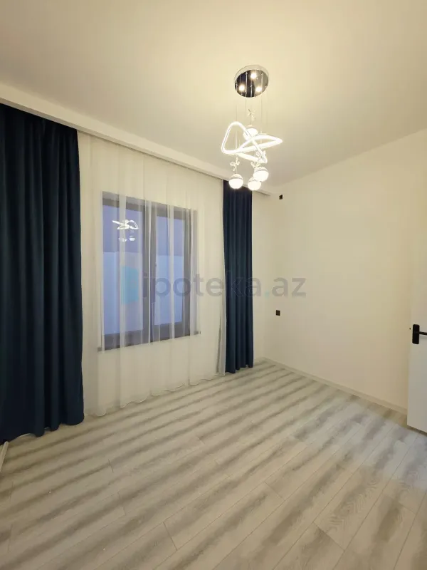 Satılır 4 otaqlı mənzil 140 m²