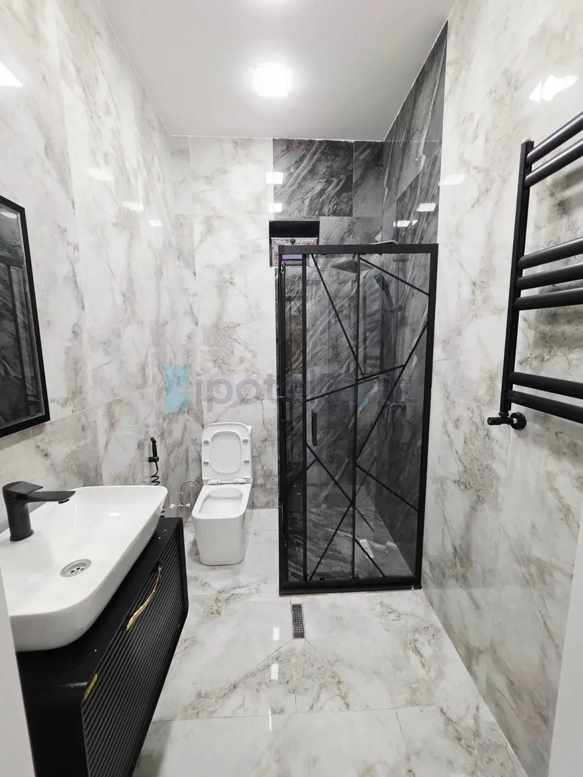 Satılır 4 otaqlı mənzil 140 m²