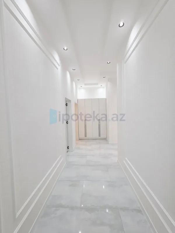 Satılır 4 otaqlı mənzil 140 m²