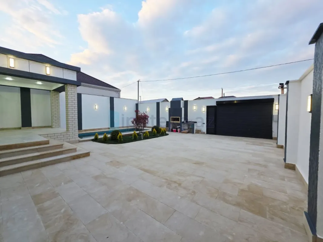 Satılır 4 otaqlı mənzil 140 m²