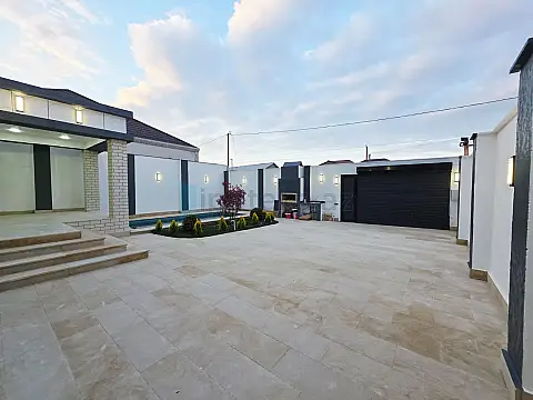 Satılır 4 otaqlı mənzil 140 m²