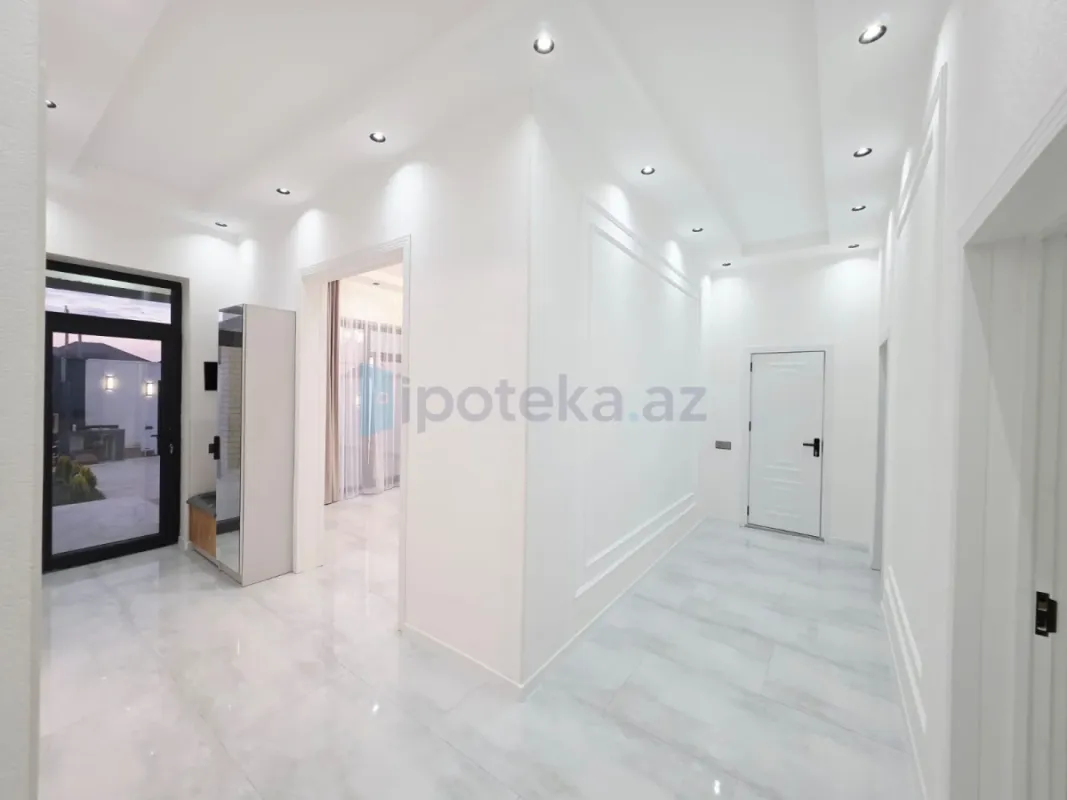 Satılır 4 otaqlı mənzil 140 m²