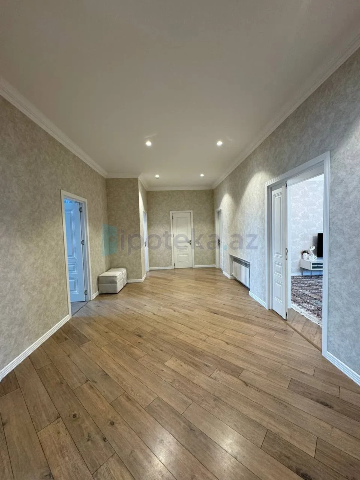 Satılır 4 otaqlı mənzil 230 m²