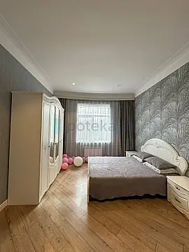 Satılır 4 otaqlı mənzil 230 m²