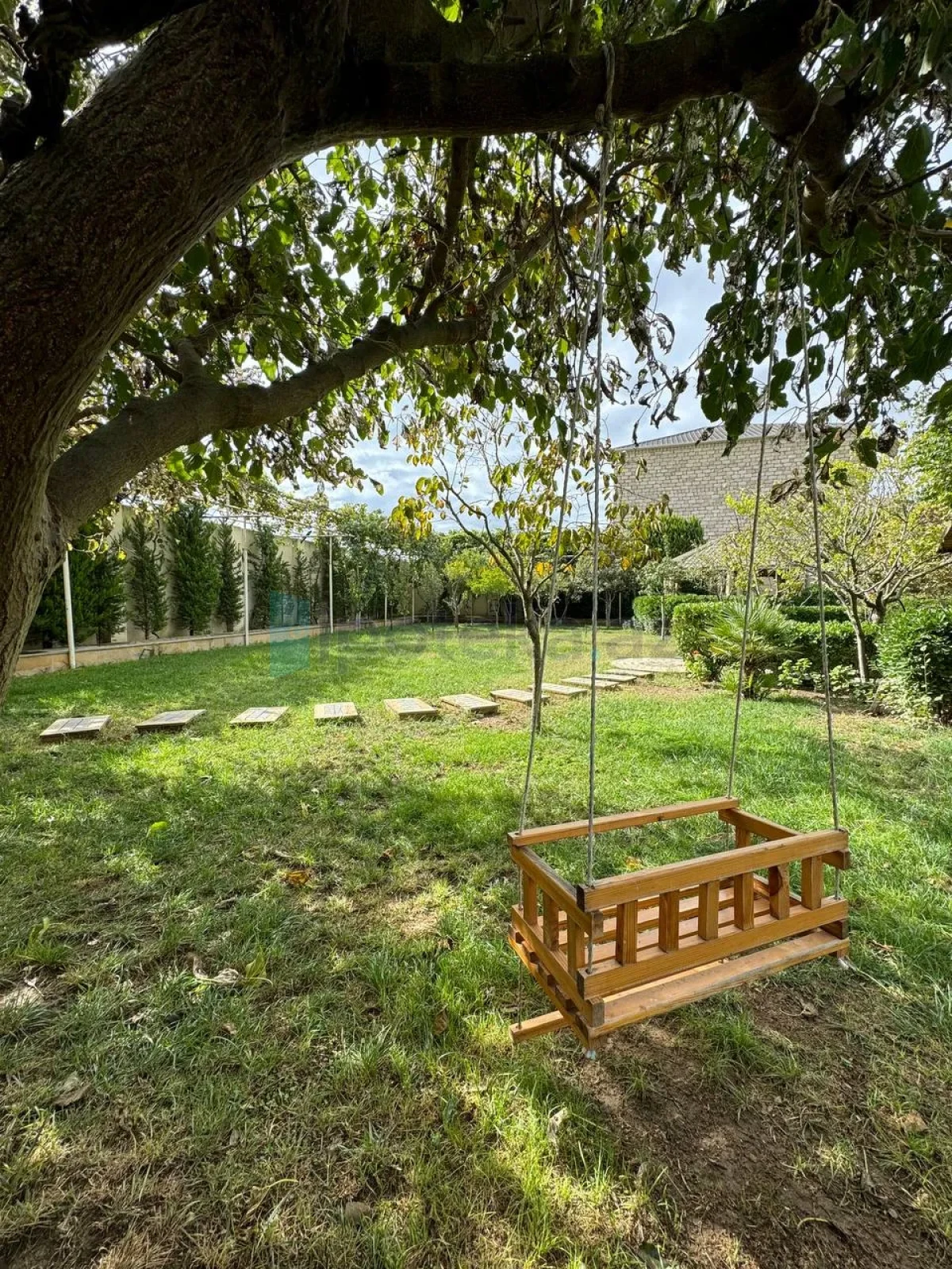 Satılır 4 otaqlı mənzil 230 m²