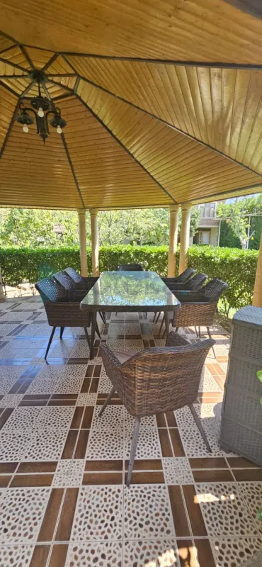 Satılır 4 otaqlı mənzil 230 m²