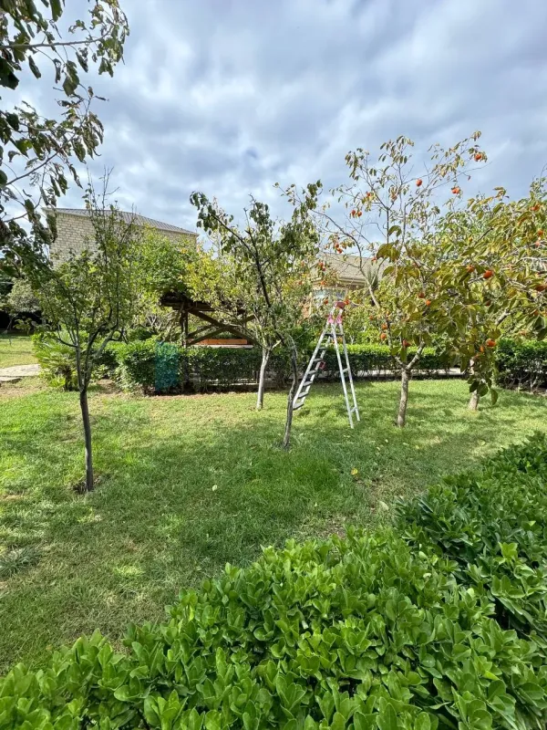 Satılır 4 otaqlı mənzil 230 m²