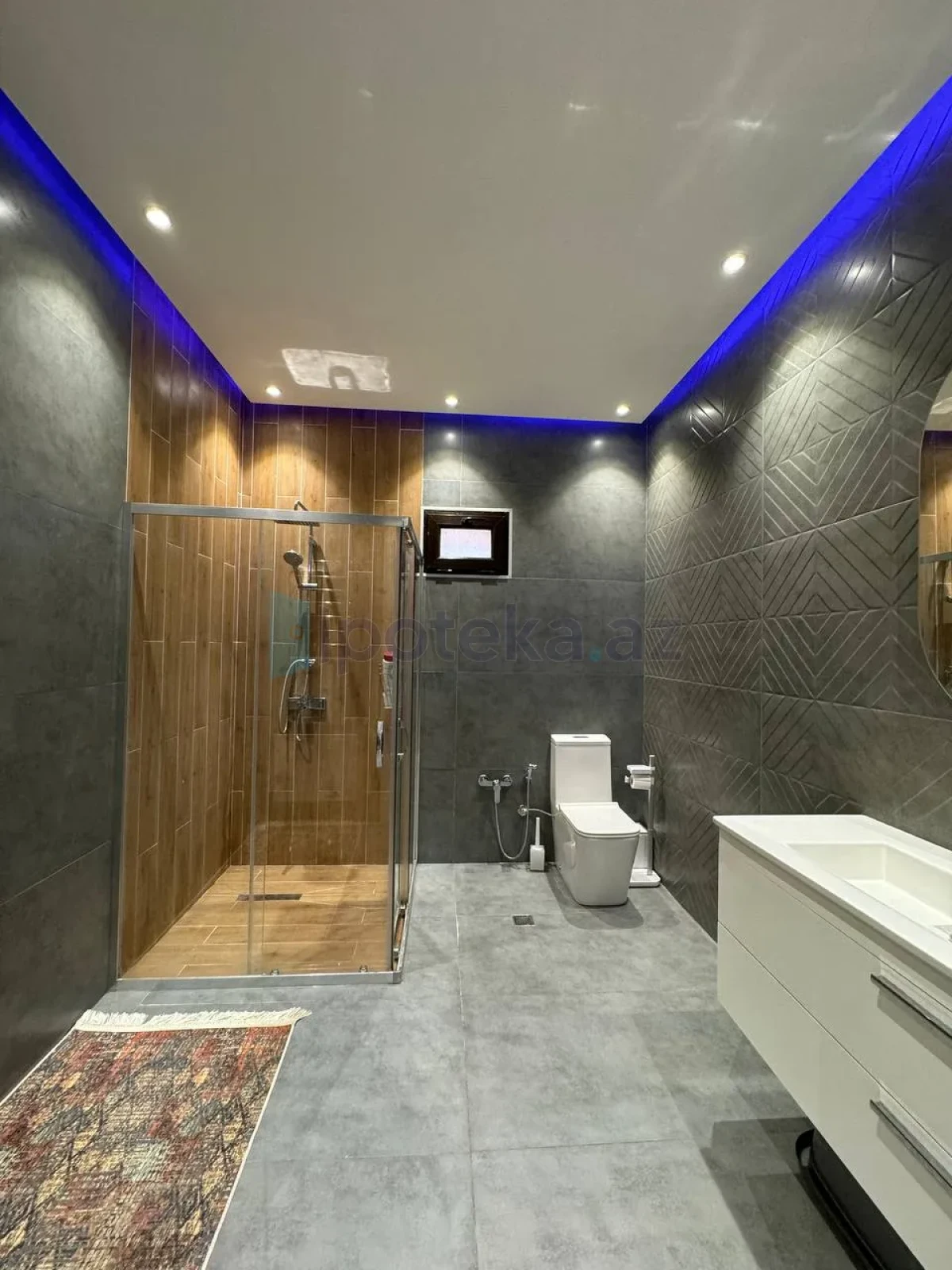 Satılır 4 otaqlı mənzil 230 m²