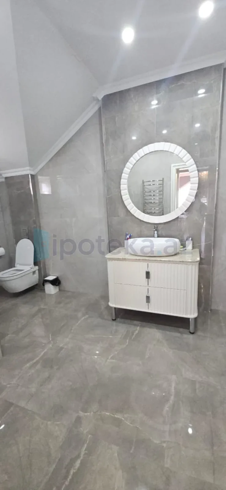 Satılır 7 otaqlı mənzil 450 m²