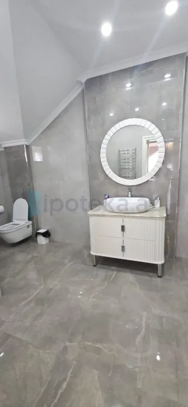Satılır 7 otaqlı mənzil 450 m²