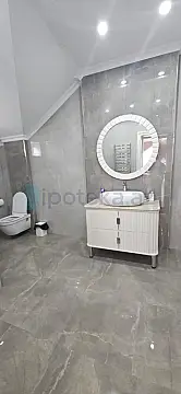 Satılır 7 otaqlı mənzil 450 m²