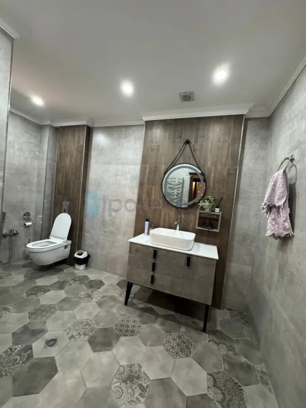 Satılır 7 otaqlı mənzil 450 m²