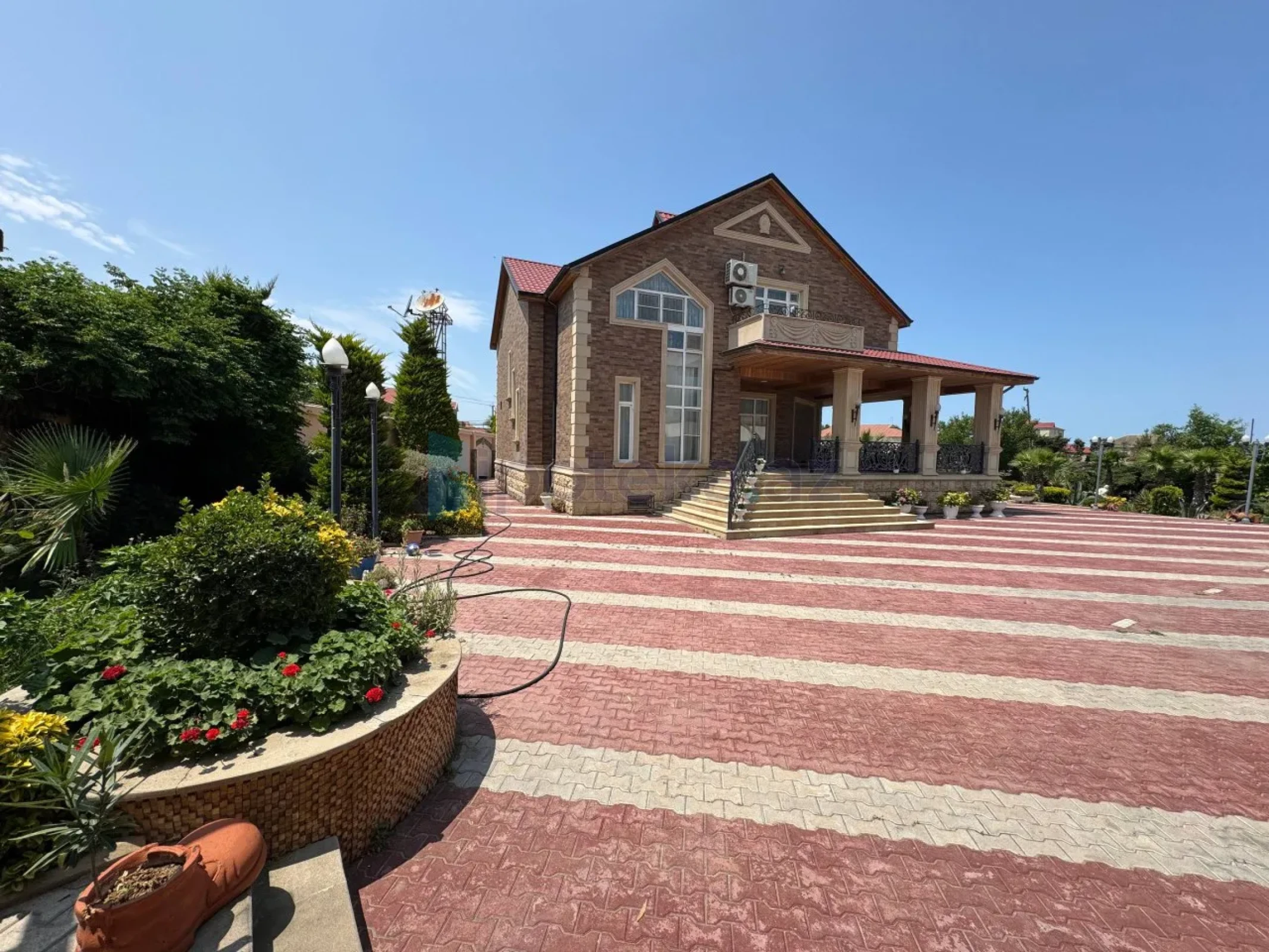 Satılır 7 otaqlı mənzil 450 m²