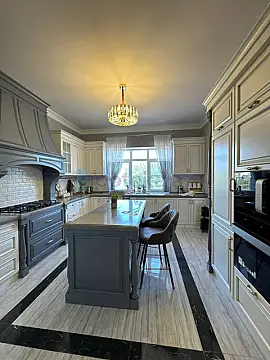 Satılır 7 otaqlı mənzil 450 m²