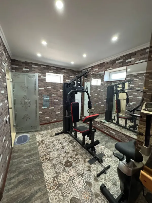 Satılır 7 otaqlı mənzil 450 m²